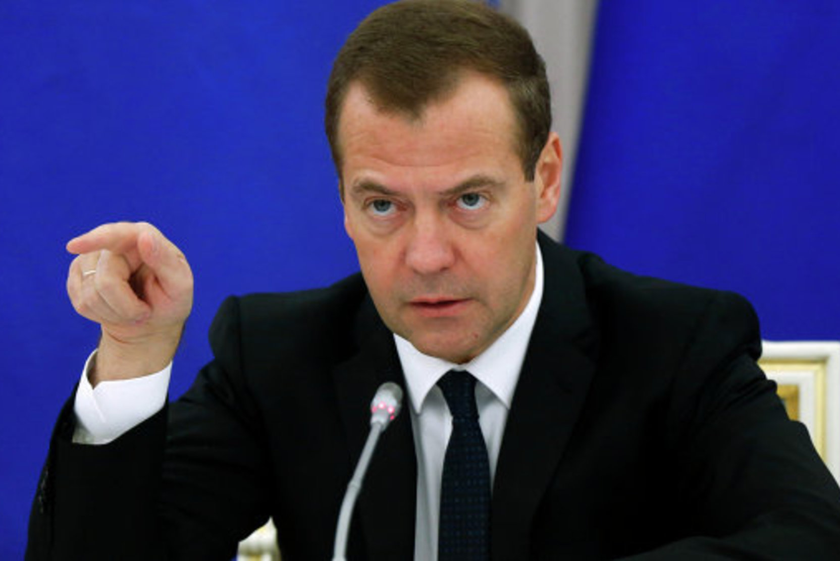 Эстония не пустила самолет с замом Медведева - Захарова выступила с угрозами