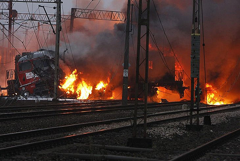 В России под Таганрогом взорван поезд, идущий из "ДНР": российские силовики говорят о теракте