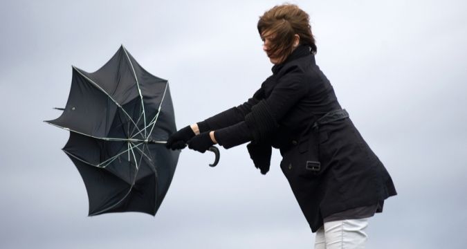 Сильный ветер и возможные дожди: в Украине объявлено штормовое предупреждение