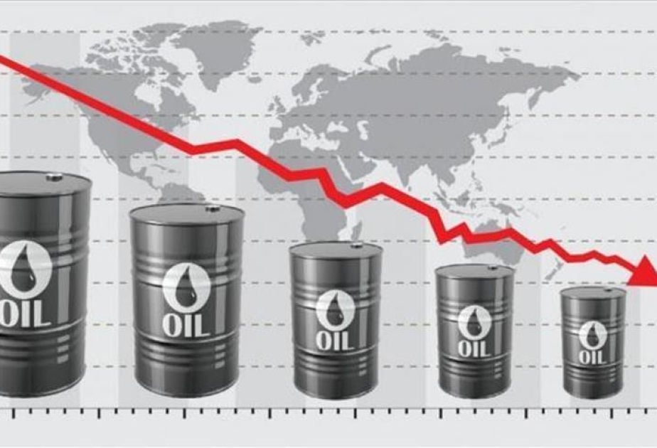 Цены на нефть продолжают снижение: аналитики назвали две основные причины – Reuters