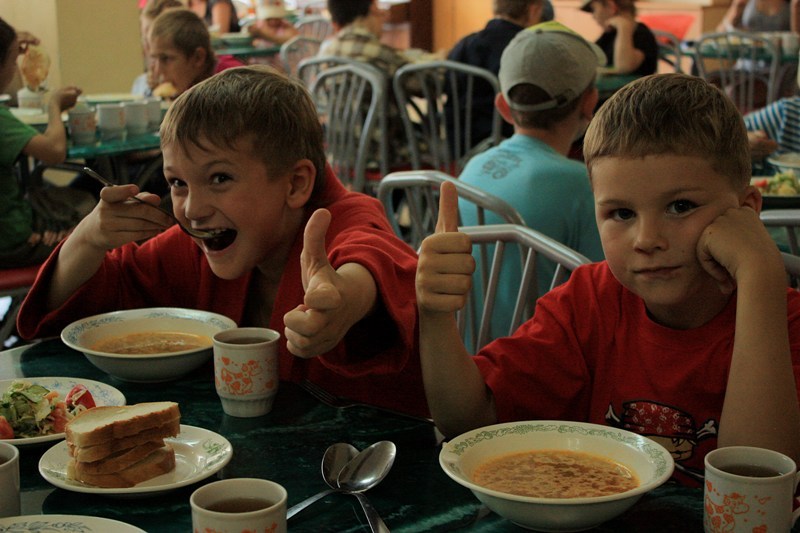 Массовое отравление в оздоровительном лагере на Харьковщине - 11 детей оказались в больнице с пищевой токсикоинфекцией