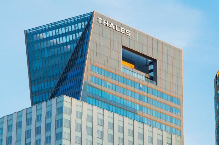 Деньги в банках под угрозой: компания Thales заявила об уходе из РФ