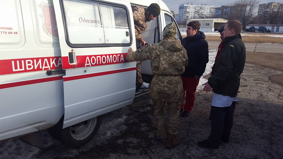 Одесса приняла борт с ранеными бойцами из Авдеевки: из 13 человек двое отправлены в реанимацию