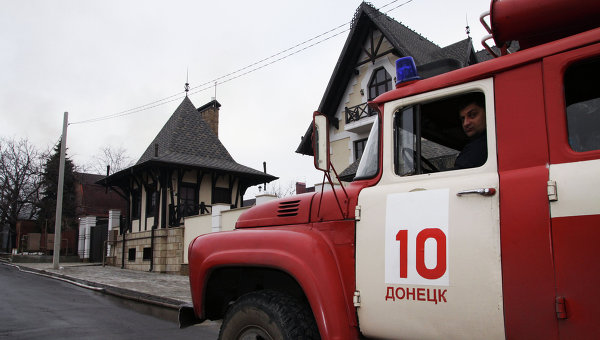 В Куйбышевском районе Донецка начался пожар в зоне химическо-промышленной площадки