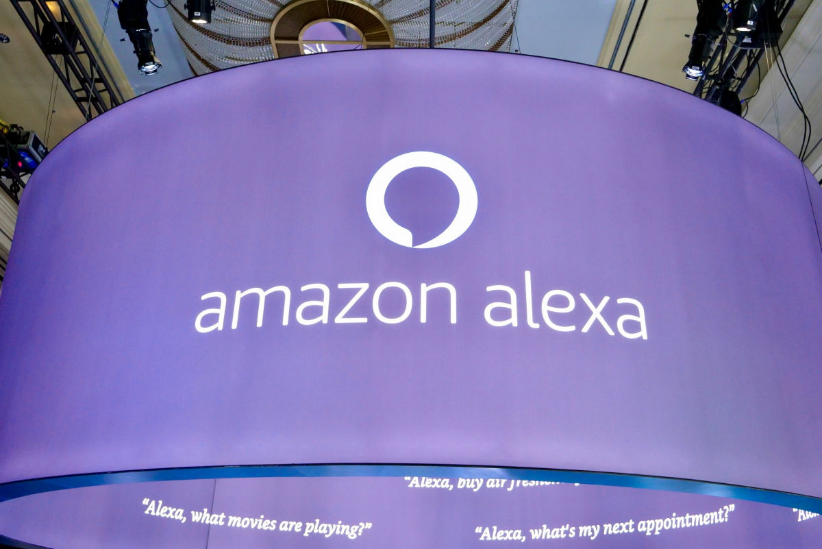 Голосовой помощник от Amazon Alexa теперь может выключать свет в доме и принимать другие решения, не спрашивая об этом пользователя