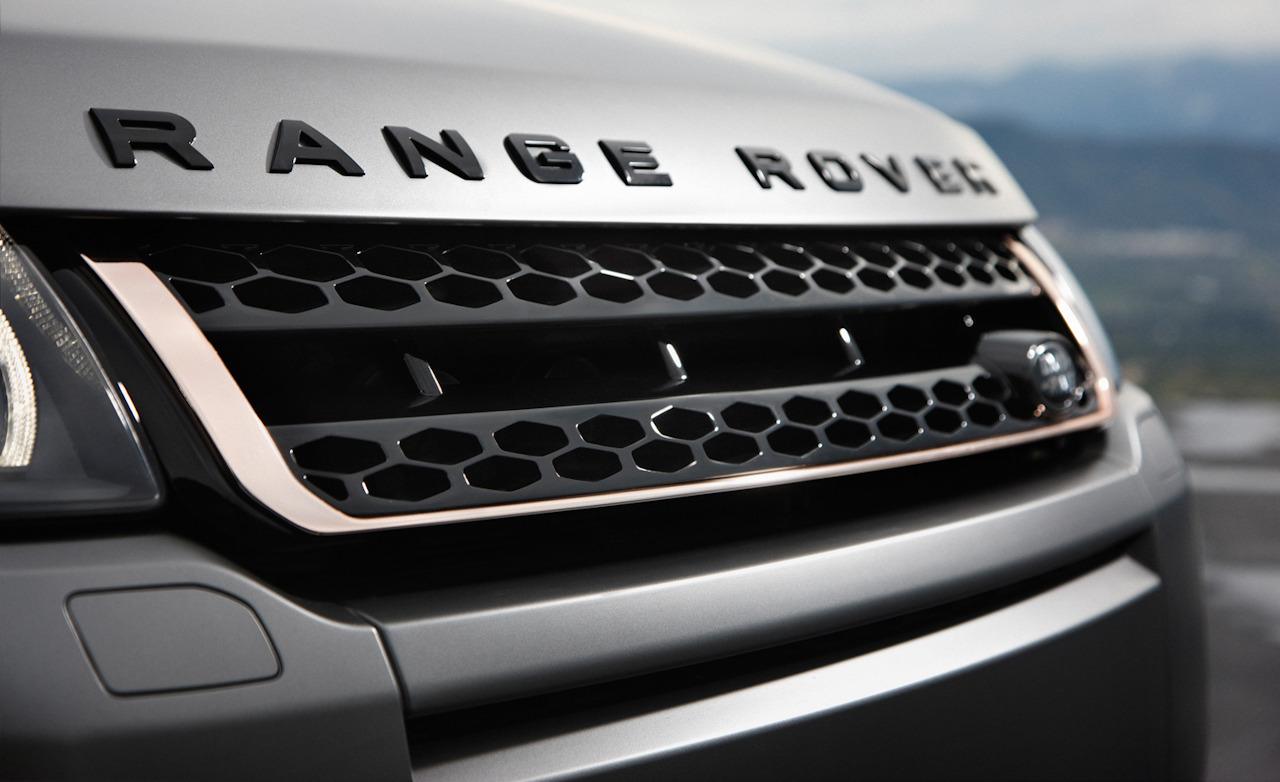 “Мощная” зеркальная мера: челябинец кувалдой разбил Range Rover соседа, протестуя против высылки дипломатов РФ из Великобритании