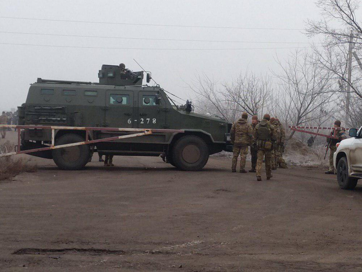 Большой обмен: "Л/ДНР" привезли пленников к КПВВ, Зеленский срочно вылетел на Донбасс