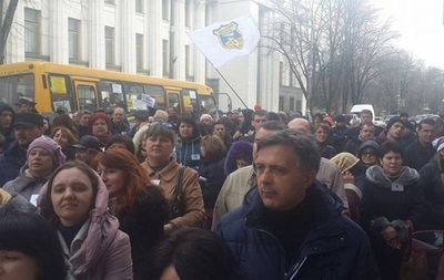 Возле Верховной Рады проходит акция "Кредитного Майдана"