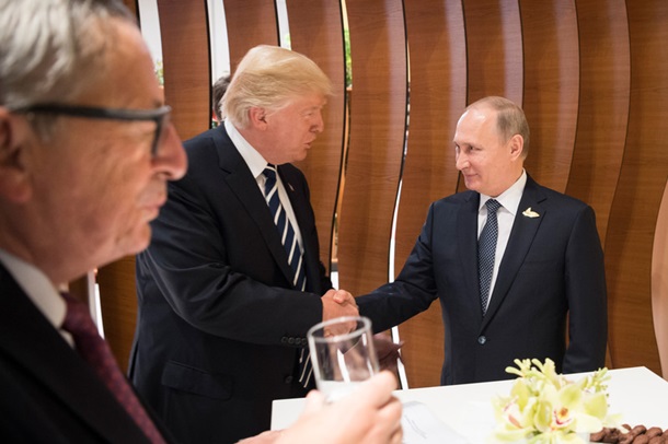 Трамп красиво отшил Путина: "Я пригласил бы его в Белый дом, да время не то"