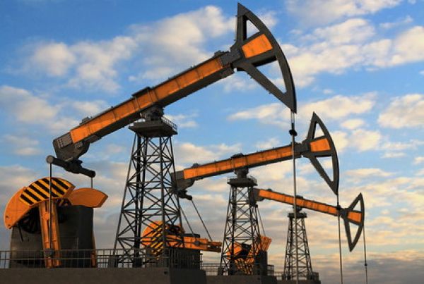 Нефть стремительно дешевеет на мировых рынках