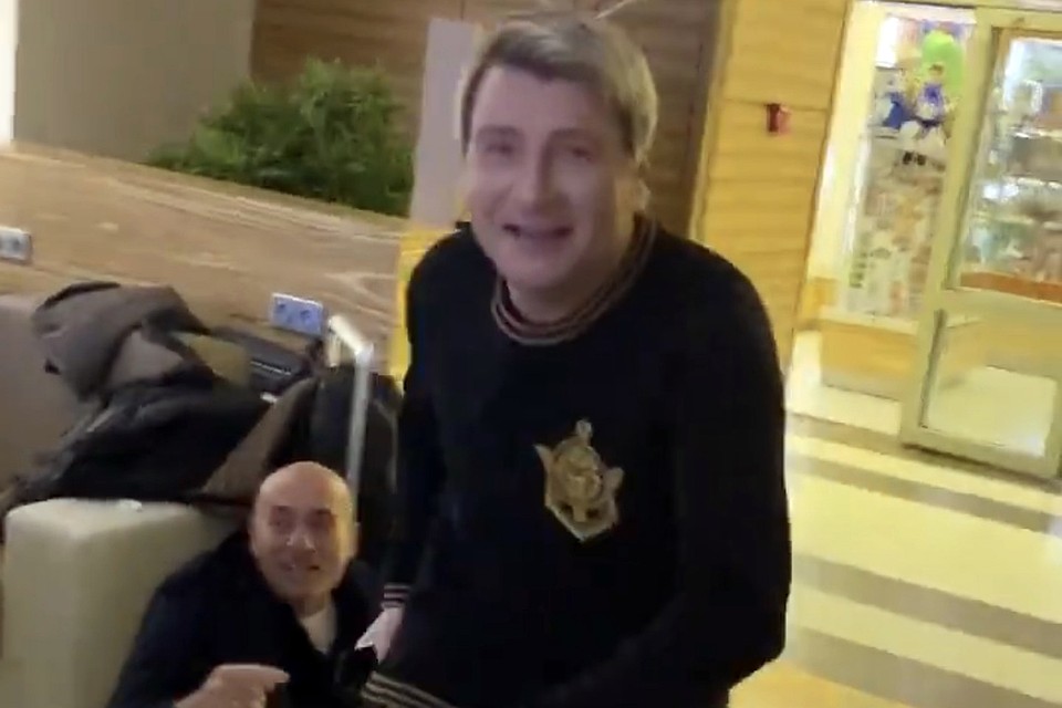 Крутого и Баскова насильно разнимали в аэропорту Минска: "Он сейчас набросится"