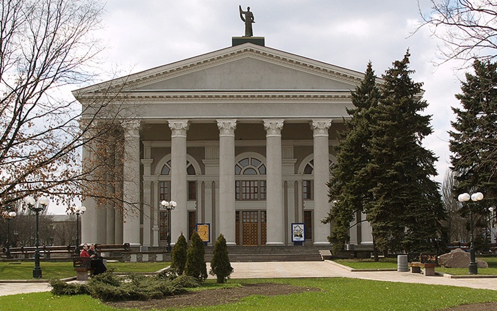 ​Министерство культуры запретило работать Донецкому драматическому театру