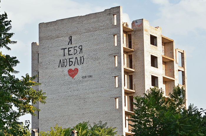 В Николаеве повесился парень. Узнав об этом, его любимая спрыгнула с 9-го этажа - кадры