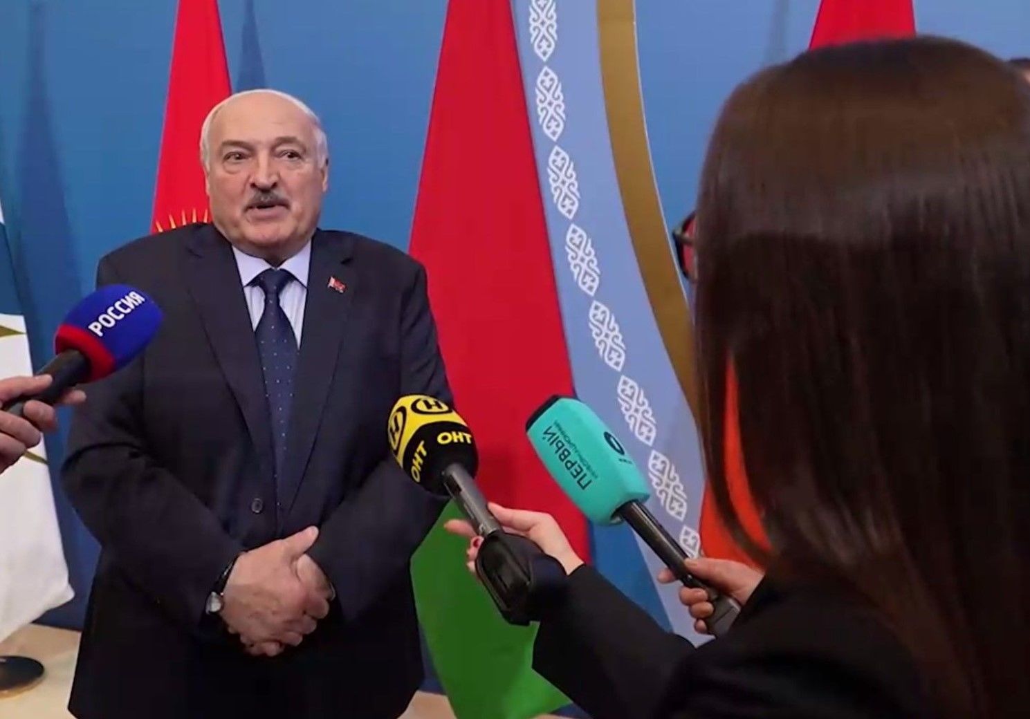Лукашенко сделал неожиданное заявление о войне в Украине: "Мы, что, хотим мясным фаршем быть?"