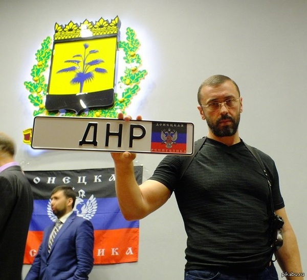 Вслед за "паспортами" в "ДНР" решили ввести водительские удостоверения "международного образца"