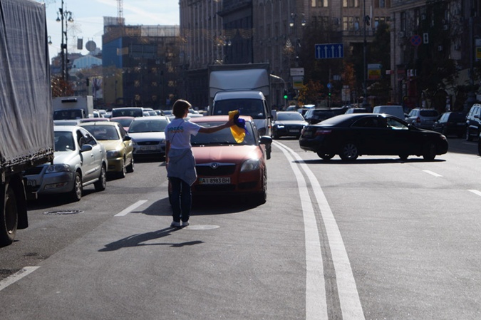 ​Харьковчане перекрыли Крещатик - требуют отставки мэра Кернеса