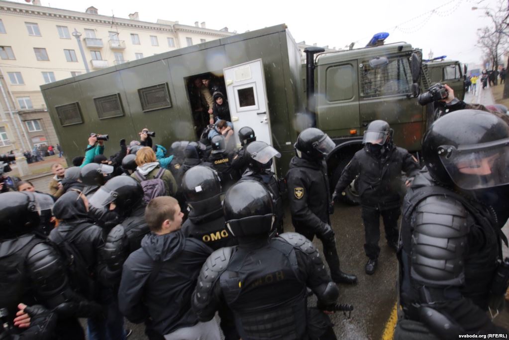 В Беларуси за участие в акциях протеста оппозиции задержали еще одного гражданина Украины 