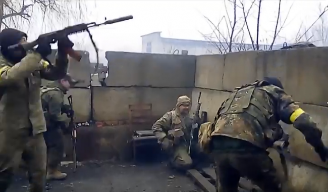 Напряженный бой в Авдеевке: боевики "ДНР" открыли провокационный огонь по позициям украинских бойцов в промзоне