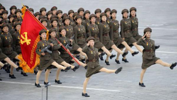 ​“Через полгода-год у нас прекратились менструации из-за недоедания и стресса” - перебежчица из КНДР рассказала о том, что приходится испытывать женщинам в северокорейской армии