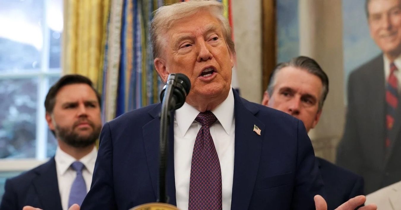 Трамп обратился к иранским гражданам с призывом: "Это ваш единственный шанс"