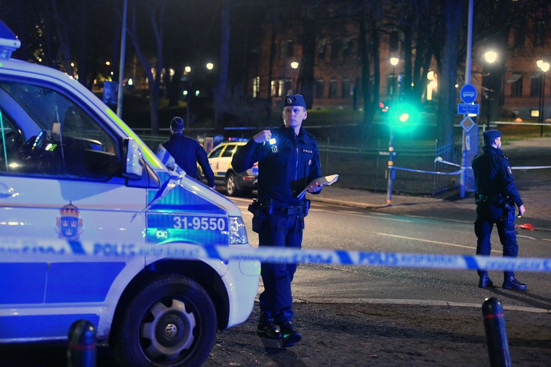 Криминальные разборки в центре Европы: в Стокгольме неизвестный открыл стрельбу в людном месте - кадры