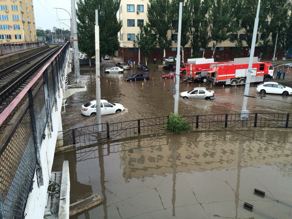 Страшные последствия ливня в Ростове: число пострадавших постоянно растет. Среди погибших - 14-летняя девочка