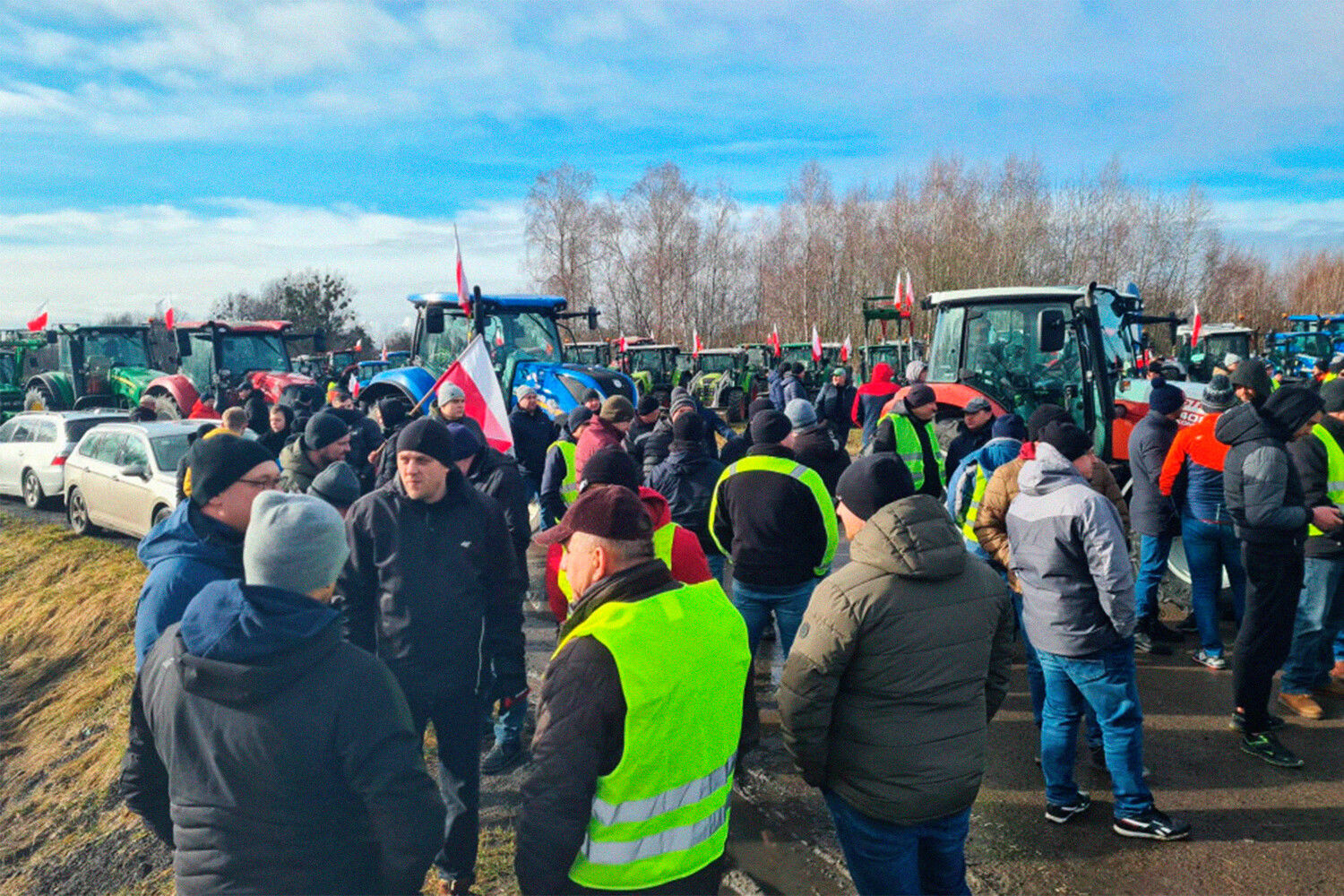 Польские фермеры напали на украинское зерно: режут болгарками фуры