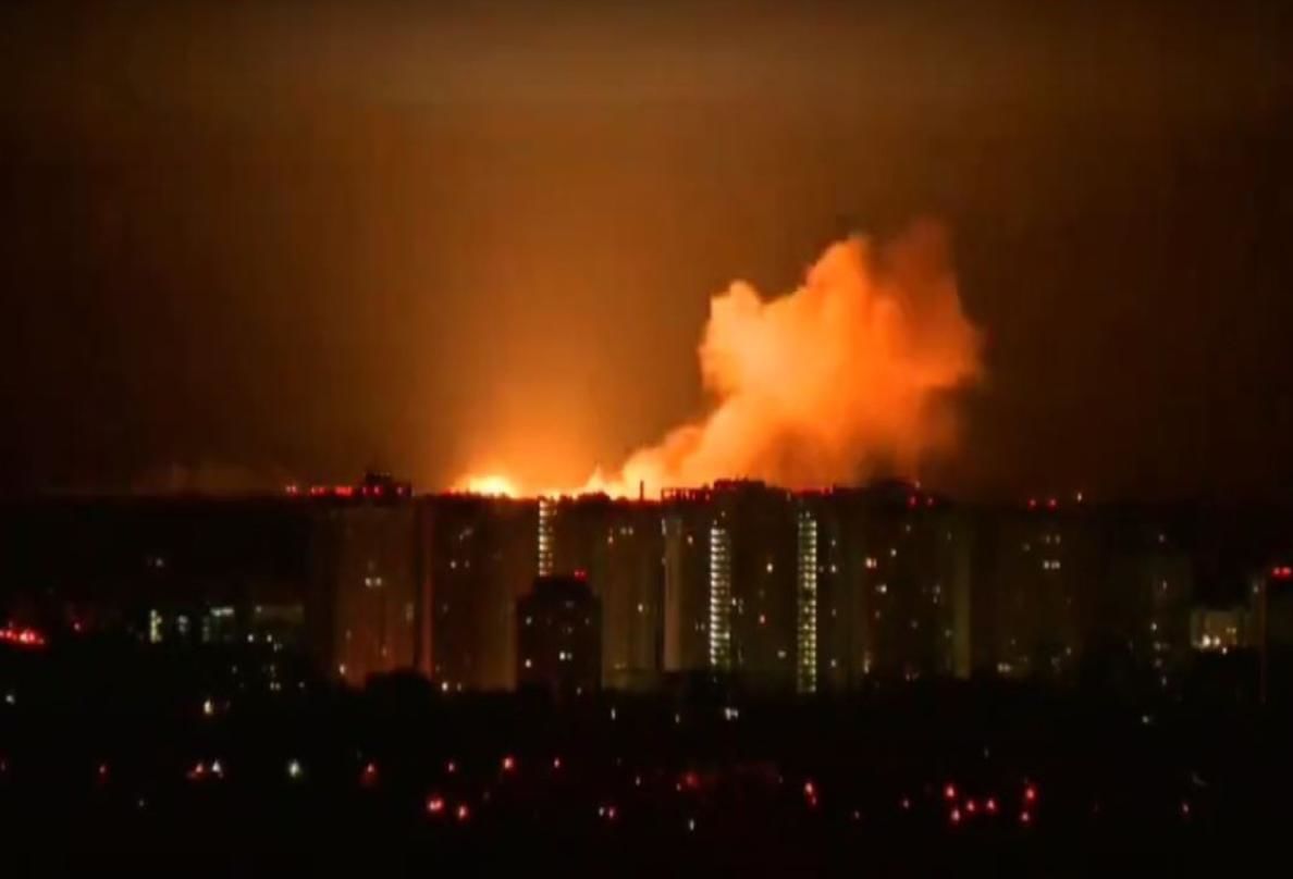 В российском Белгороде ночью прогремела серия взрывов: разрушены дома, сообщается о погибших
