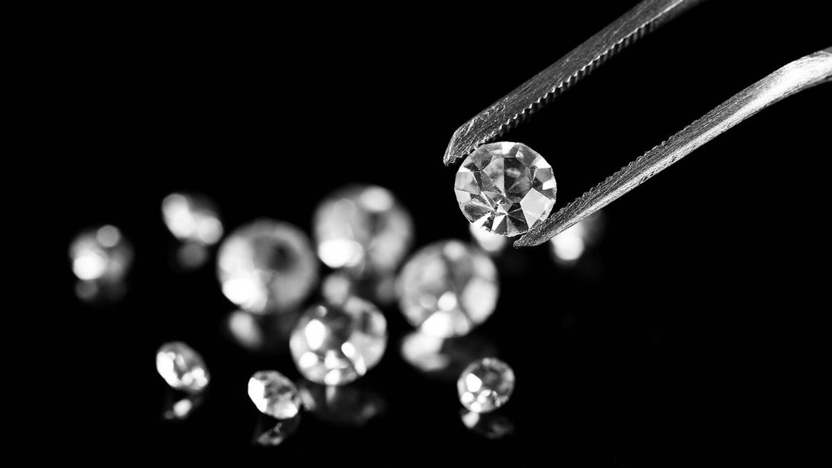 Санкционная петля вынудила Россию продавать алмазы самой себе 