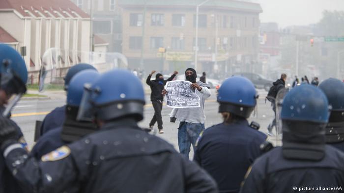 ​Губернатор Мэриленда объявил чрезвычайное положение из-за массовых беспорядков в Балтиморе
