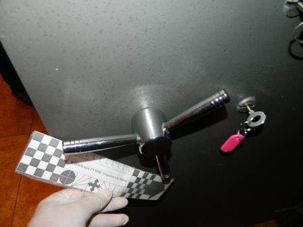 В Киеве из-под носа банковских работников украли около 250 тысяч долларов и почти 4 килограмма золота