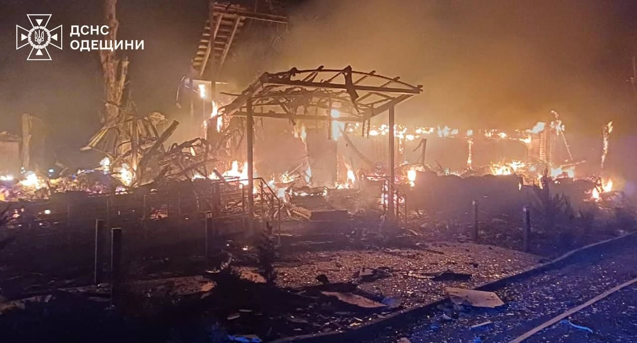 Последствия террора армии РФ: есть погибшие, много пострадавших, разрушены дома, пожары на Юге Украины