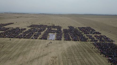 "Вы нас деб****и считаете? Согнали на поле донастальгировавшихся за совком клуш!" - донетчане атаковали советника Захарченко после показательных сборов "резервистов"