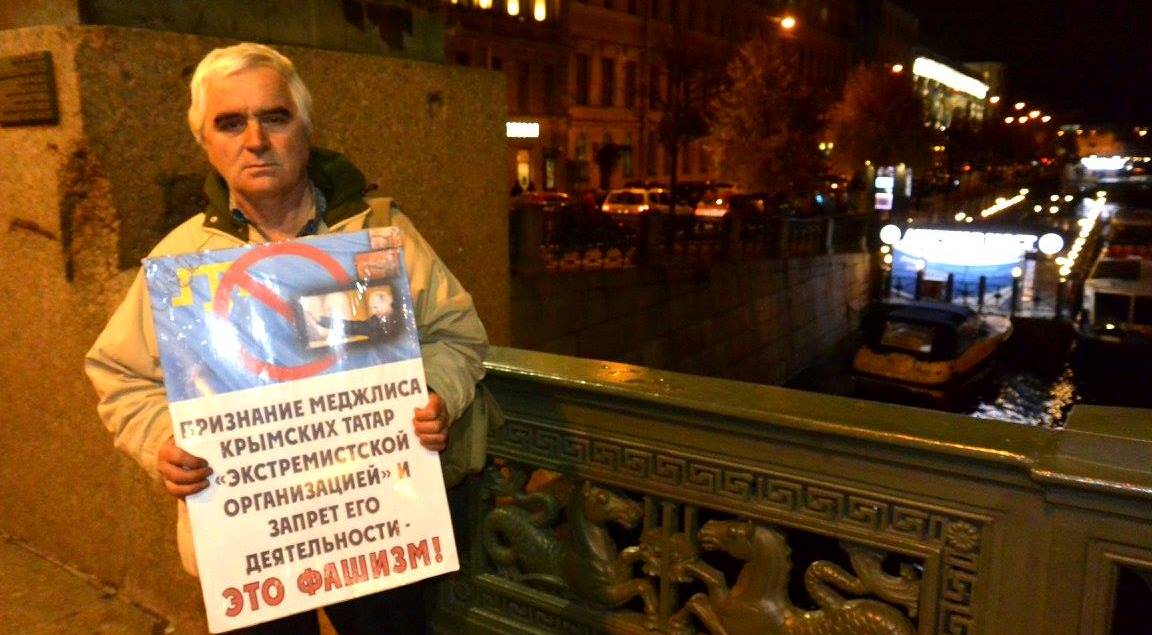 "Это фашизм! Ищите террористов среди друзей Путина!" - смелые россияне в Москве и Питере вышли на акции протеста против репрессий РФ в аннексированном Крыму. Кадры