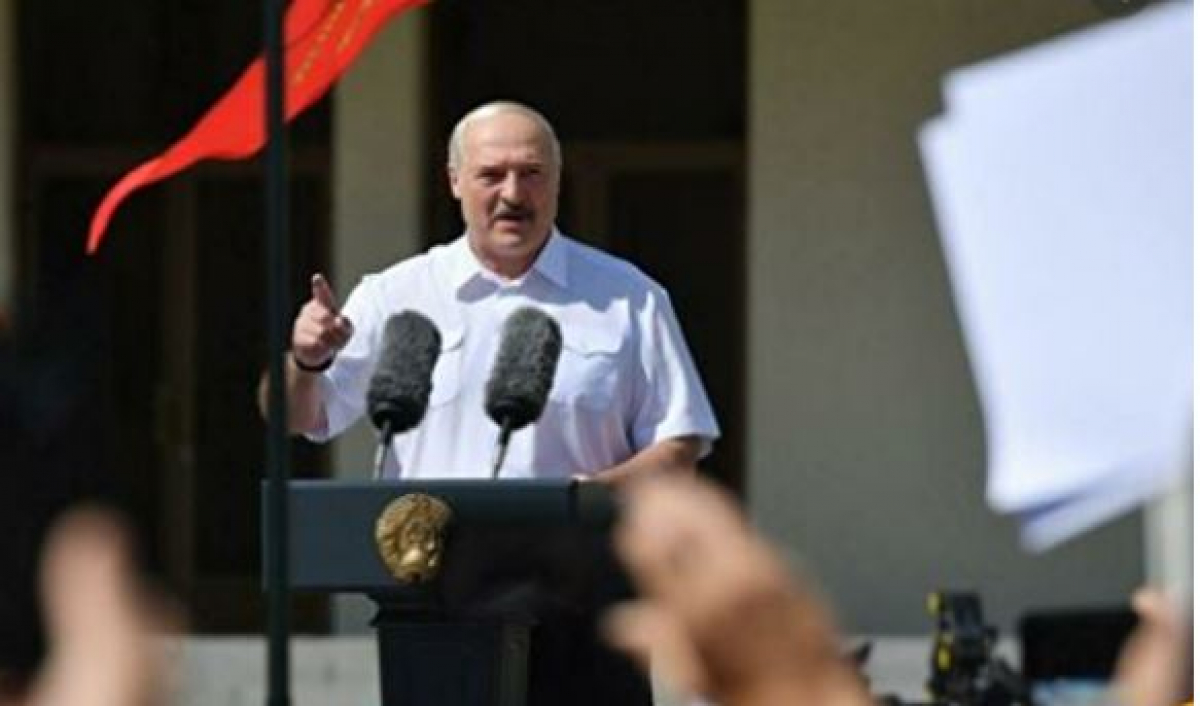 Лукашенко на митинге в Минске: "Загубите первого президента – это будет началом вашего конца"