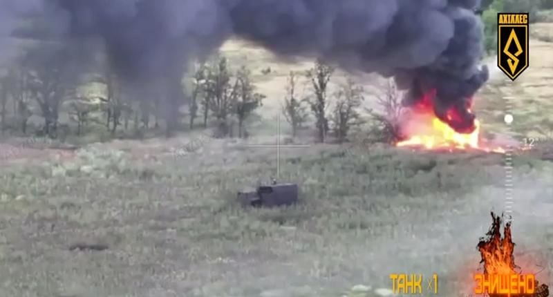 Полк "Ахиллес" мощно поохотился на бронетехнику на Харьковщине, поразив танк, 3 БМП и ББМ