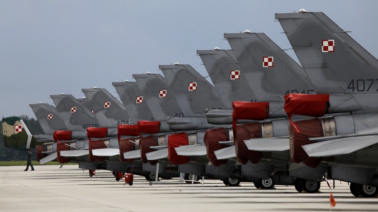 Путин в Кремле сильно вспотел: Польша по программе помощи НАТО приняла крылатые ракеты "воздух-земля" из США