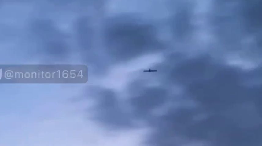 Харків'яни зняли на відео проліт крилатої ракети над містом: "Російське "перемир'я" має боєголовку й оперення"