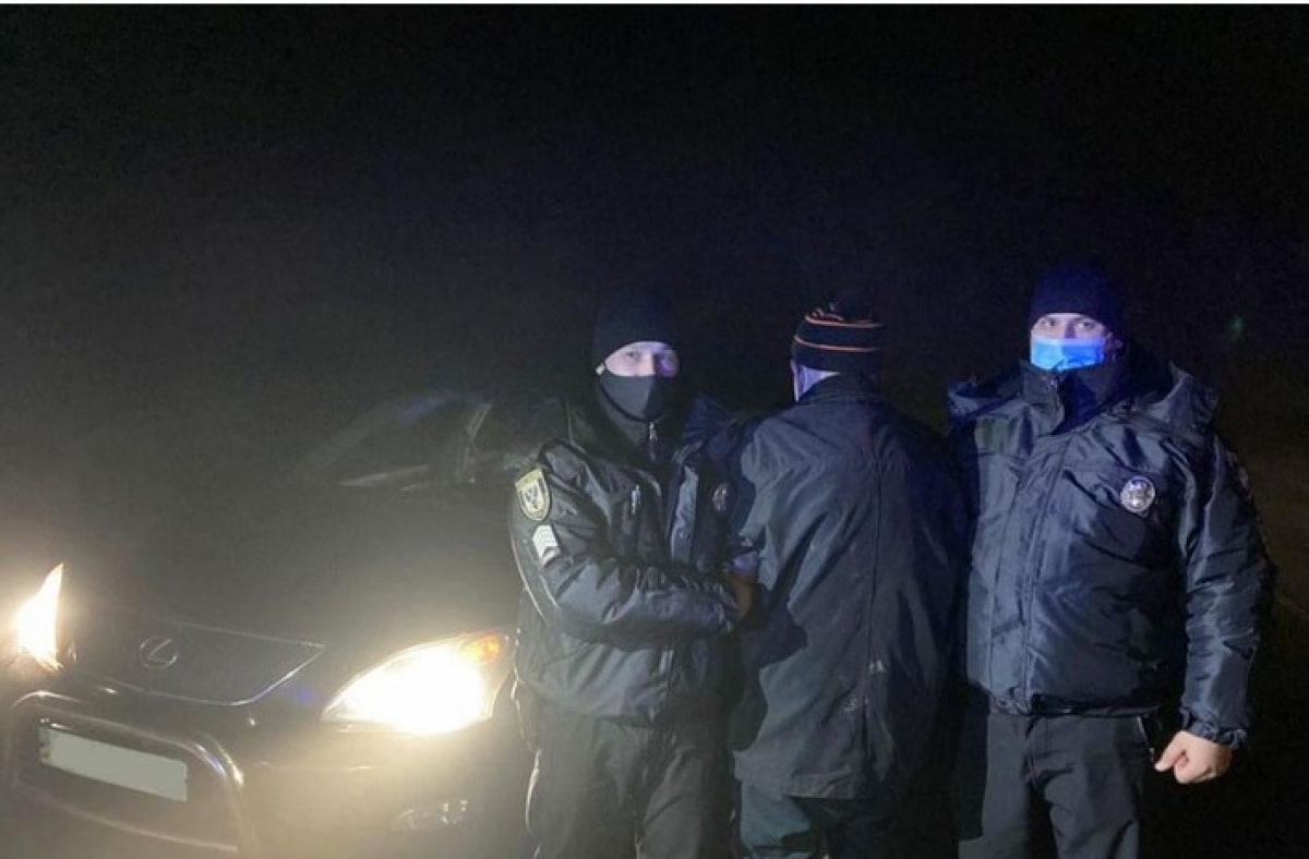 Угнал Lexus: на Черниговщине 80-летний мужчина поднял "на уши" всю полицию