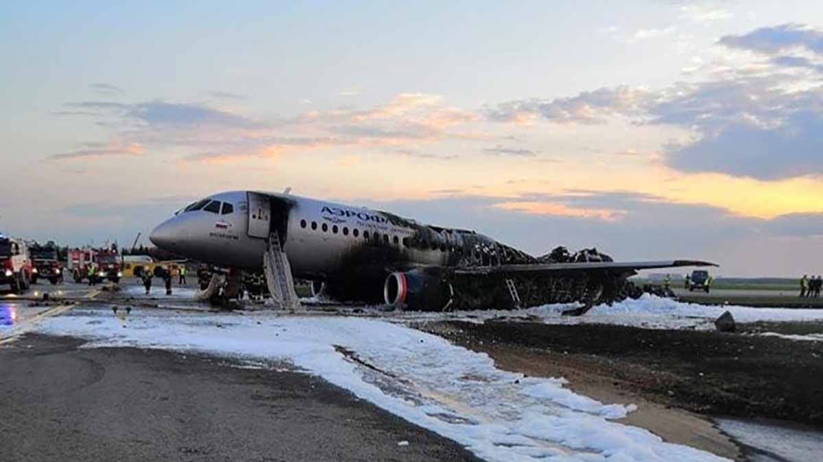 Катастрофа с SuperJet в Шереметьево - страшное свидетельство: пожар в самолете глазами пассажира Олега Молчанова, сидевшего на месте А в 12 ряду