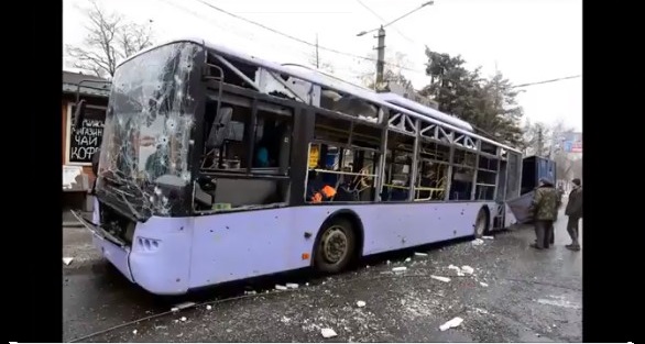 Российские казаки подорвали троллейбус в "ДНР" из миномета: появилось видео о гибели 13 людей в Донецке