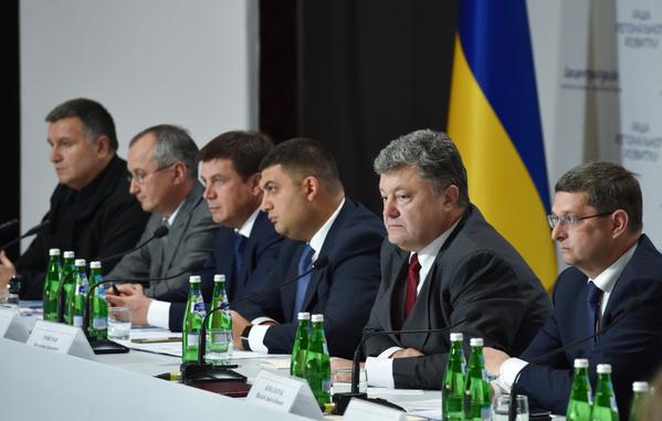 «Как люди проголосуют, так и будет»: Порошенко решил провести выборы в Донбассе