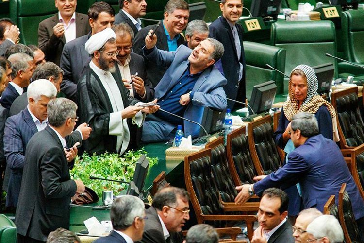 На встрече Могерини с иранскими депутатами произошел неприятный инцидент: СМИ сообщили подробности - кадры