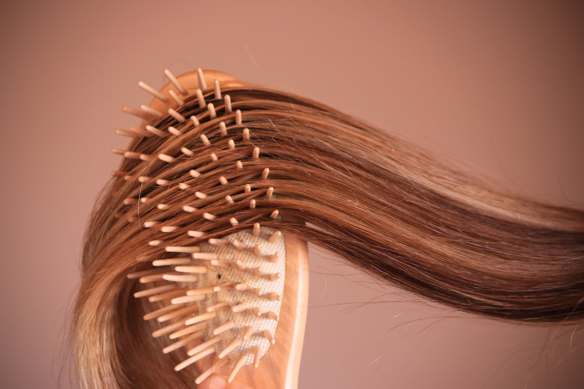 Восемь действенных народных средств от выпадения волос у женщин