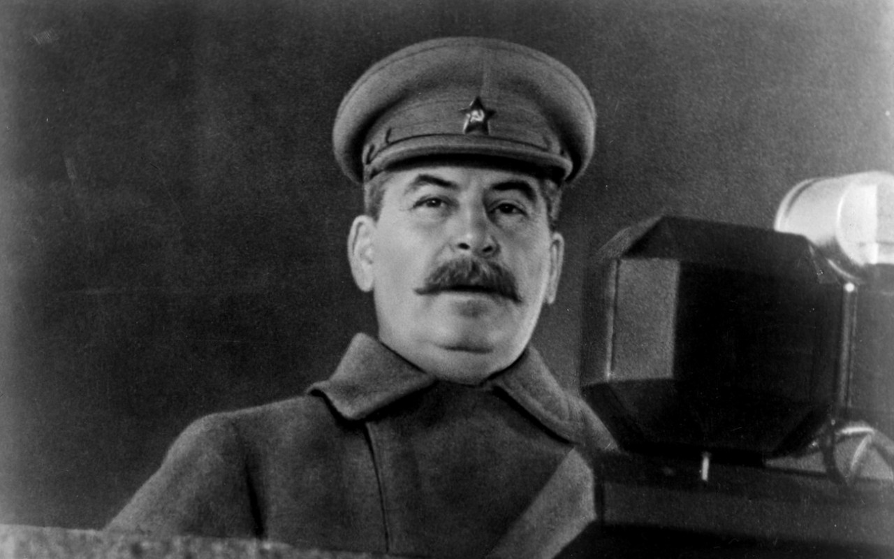 Экс-следователь прокуратуры РФ требует признать Сталина убийцей: "причина" отказа наказать диктатора СССР