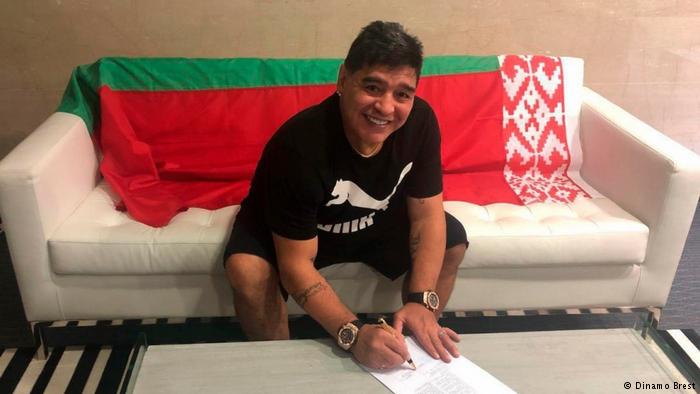 Марадона отправился "на заработки" в Беларусь: чем будет заниматься в Бресте легендарный футболист