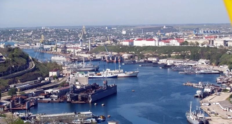Власть Крыма задумала "преподнести на блюдце" России крупный украинский порт