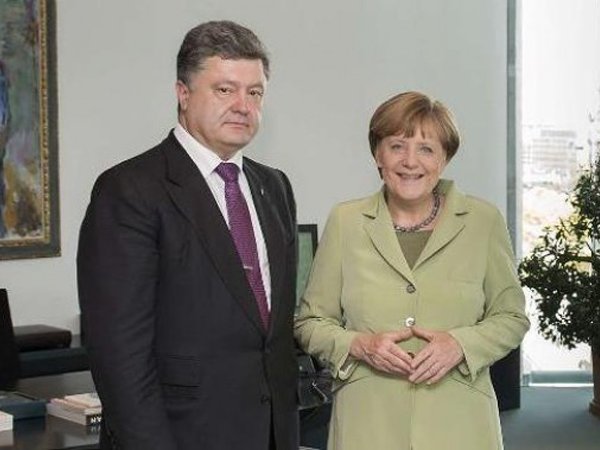 Порошенко рассказал Меркель подробности атаки боевиков на Марьинку