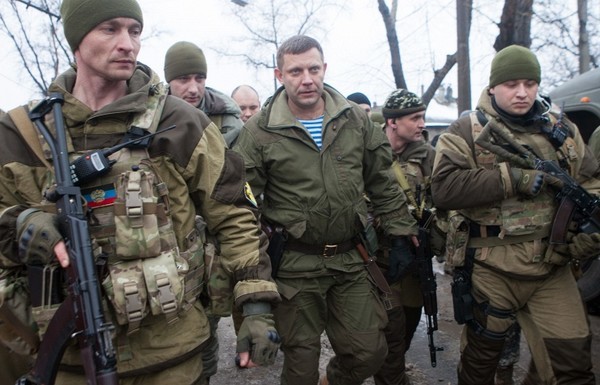 В Донецке вспыхнула война: боевики Захарченко взяли штурмом и разграбили дом известного комбата "ДНР"