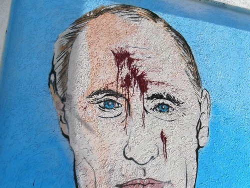В Крыму неизвестные изуродовали настенный портрет Путина